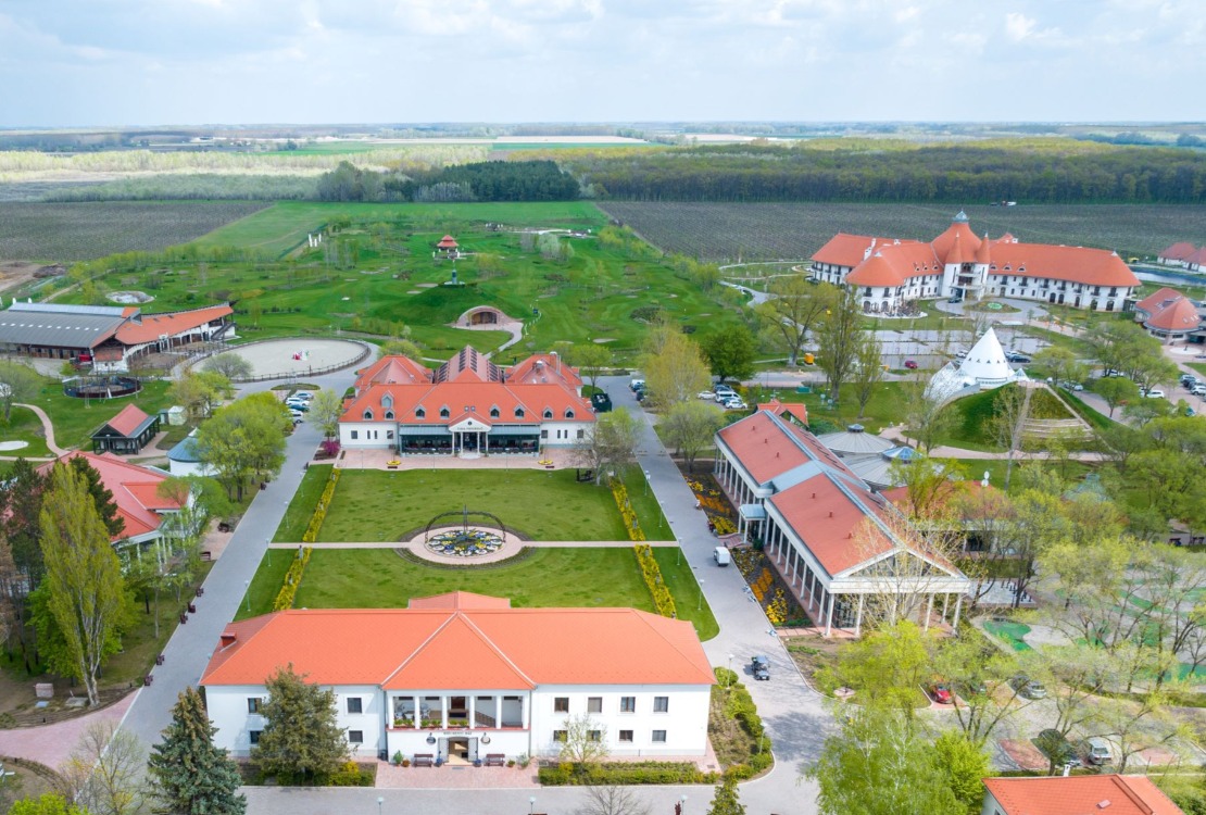 Körbevezetések és sportbemutatók júliusban a Hungarikum Ligetben