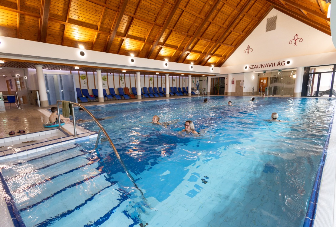 Úszómedence üzemen kívül - Gabriella Gyógy- és Strandfürdő