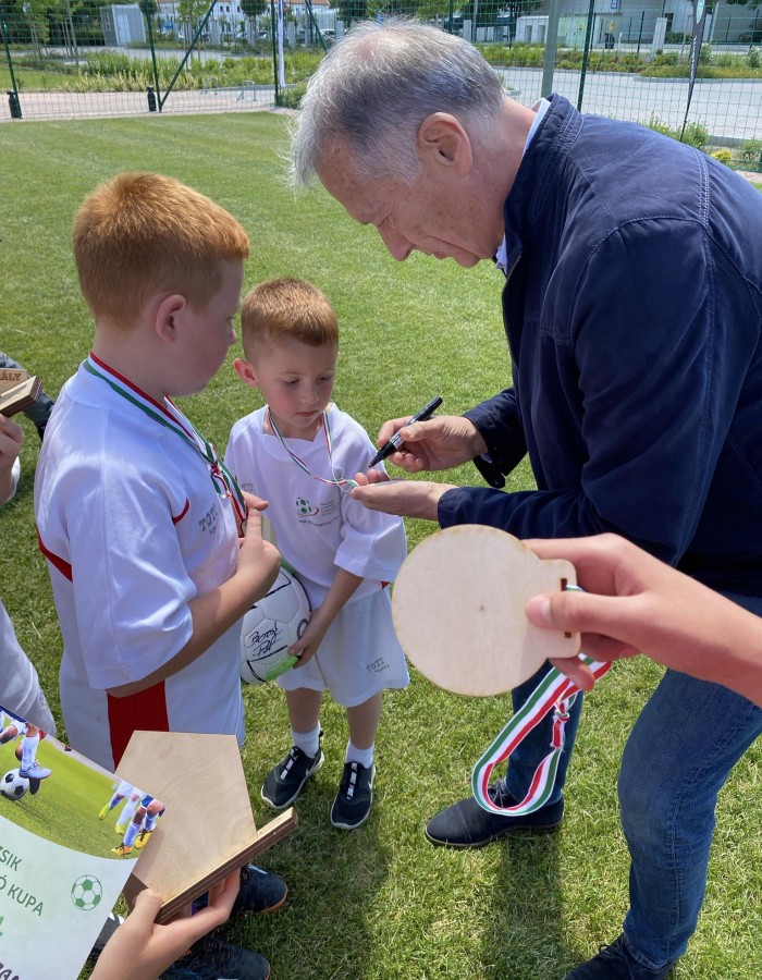 fbdd2c78-2dcb-43a9-b4db-d0fab437bd0b