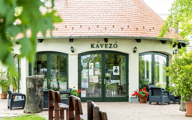 Tisza Bár - Petőfi Kávézó kültér
