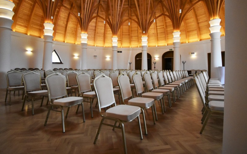 Konferencia terem